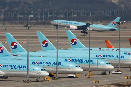 Korean Air Emergency Landing: 17 Injured After 25,000ft Drop