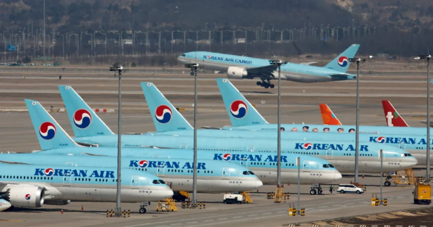 Korean Air Emergency Landing: 17 Injured After 25,000ft Drop